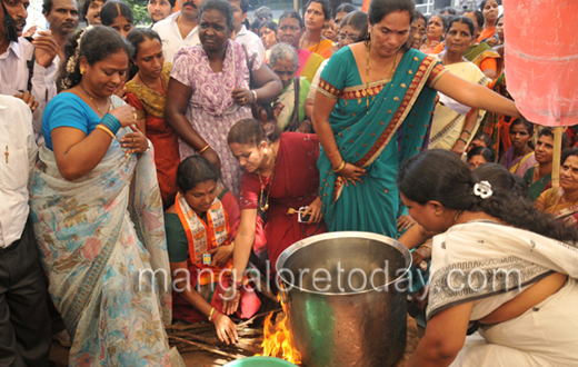 BJP Mahila Morch Protest in Mangalore